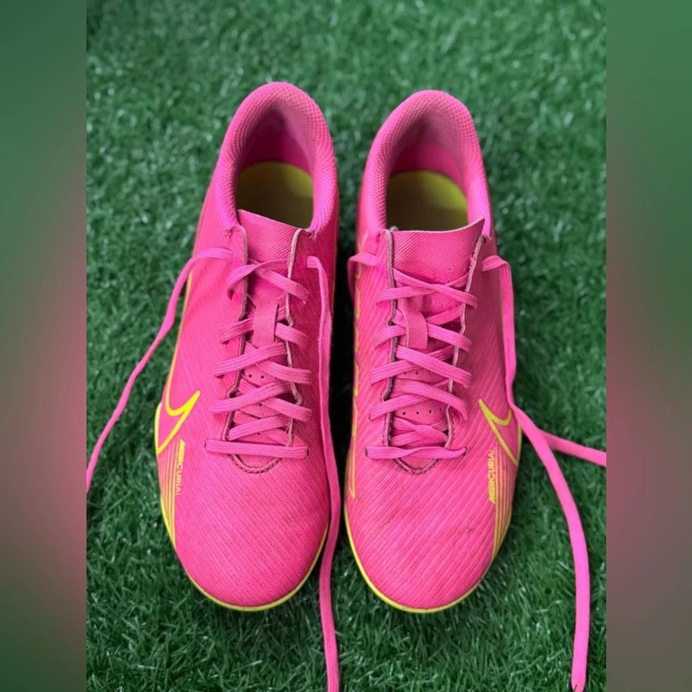 Nike Kid's‎ Pink and Green Athletic Shoes Size 4Y